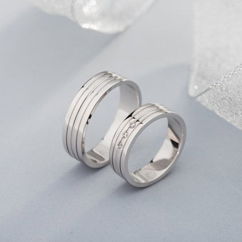 White-gold-rings