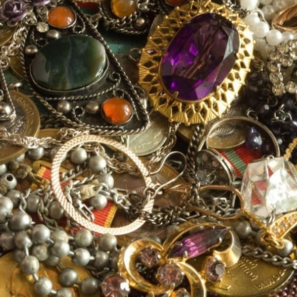 gold-and-brouches-antiques