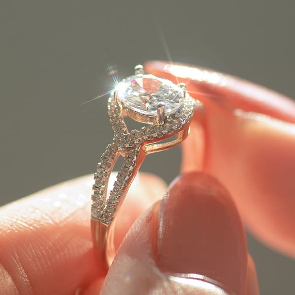 Halo diamond ring