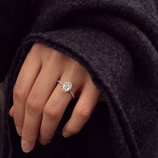 Oval Engagement Rings: Elegance Redefined