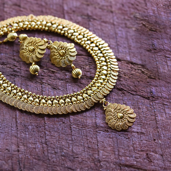 Popular Jewellery Trends Outside the UK