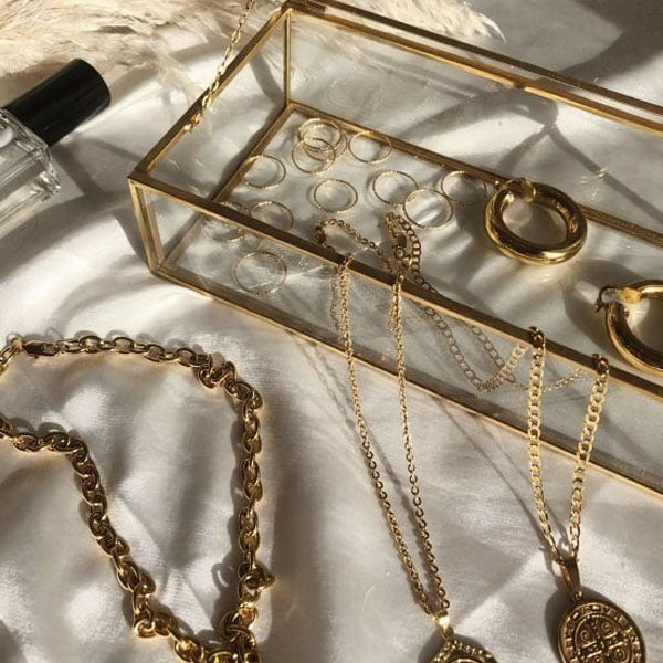 Gambling's Glamorous Impact on Jewelry Markets Explained