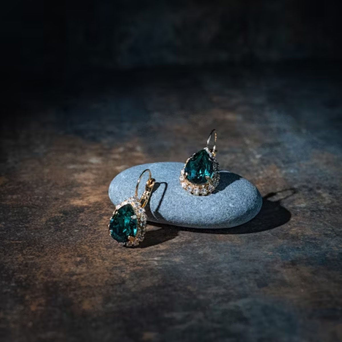 blue gemstone, rare blue gemstones, sapphire engagement rings