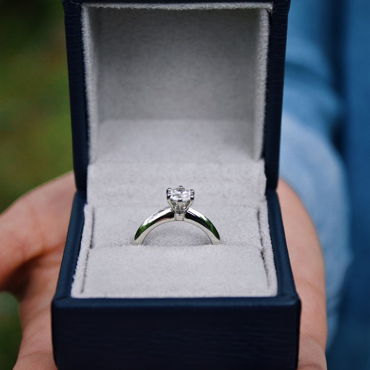 Engagement ring specialist, bespoke engagement ring hatton garden, luxury diamond ring london