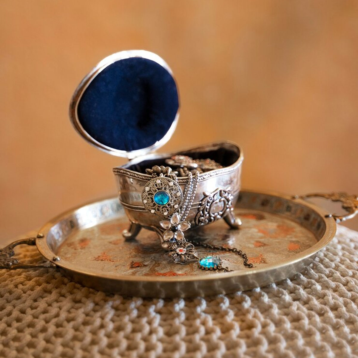 antique jewellery, buying vintage jewellery, victorian engagement rings