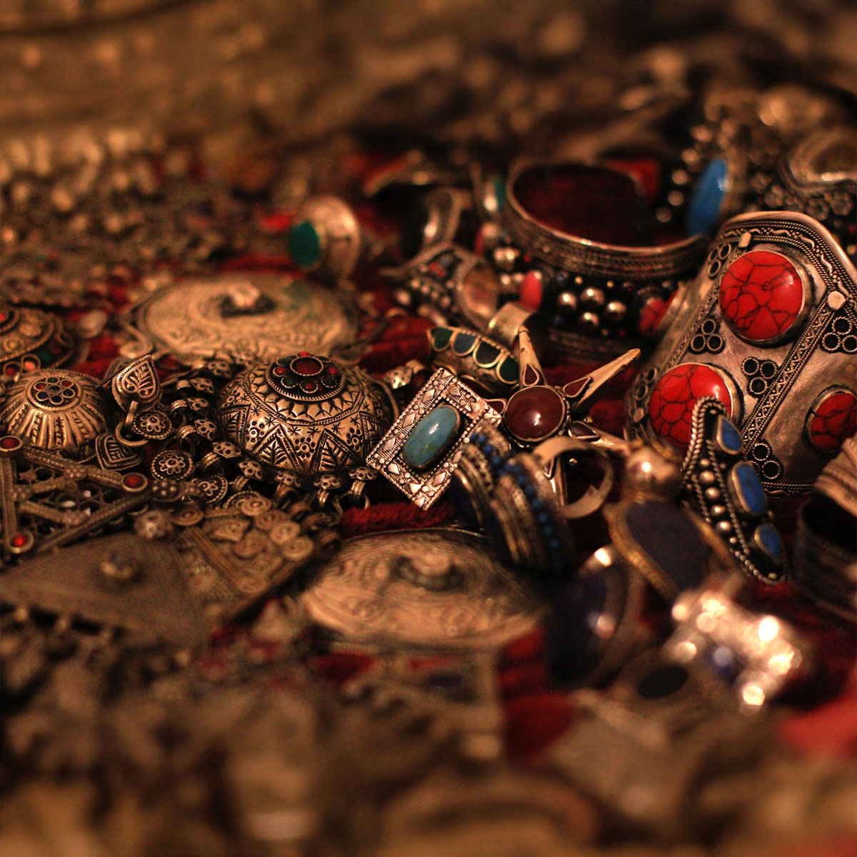 ancient egyptian jewellery, egyptian jewellery symbolism, ancient amulets meaning