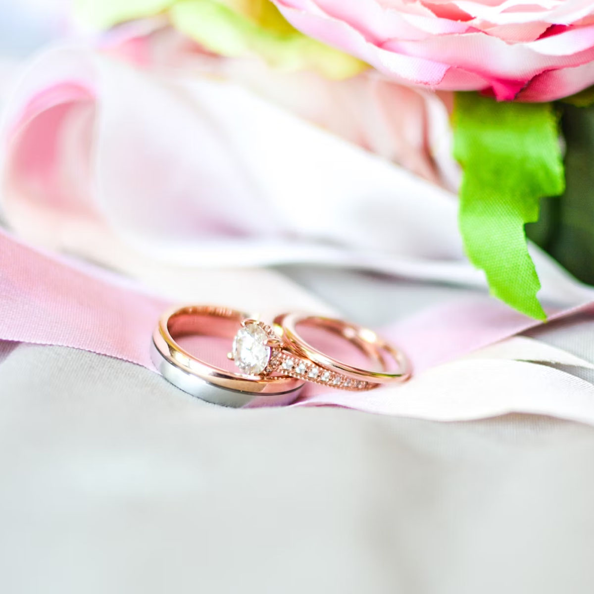 £1000 engagement ring, engagement rings UK, lab-grown diamond ring, affordable engagement ring, engagement ring on a budget, best gemstones UK, bespoke engagement rings, Hatton Garden jewellers, diamond alternatives UK, ethical engagement rings