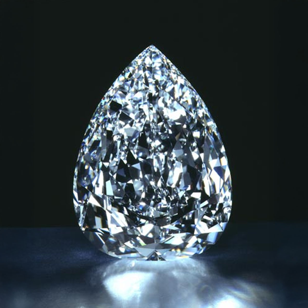 Millennium Star diamond, De Beers diamond, flawless diamond, D colour diamond, largest pear-shaped diamond, famous diamonds, diamond heist 2000, diamond valuation, gemological perfection, diamond legends