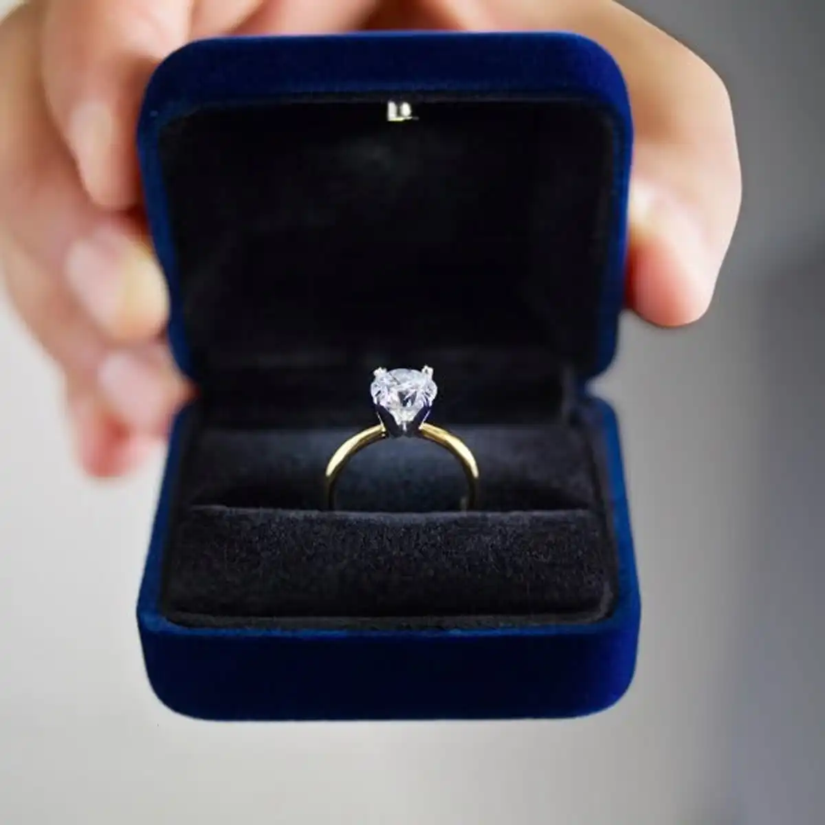 We Buy Diamond - Specialist Buyer
